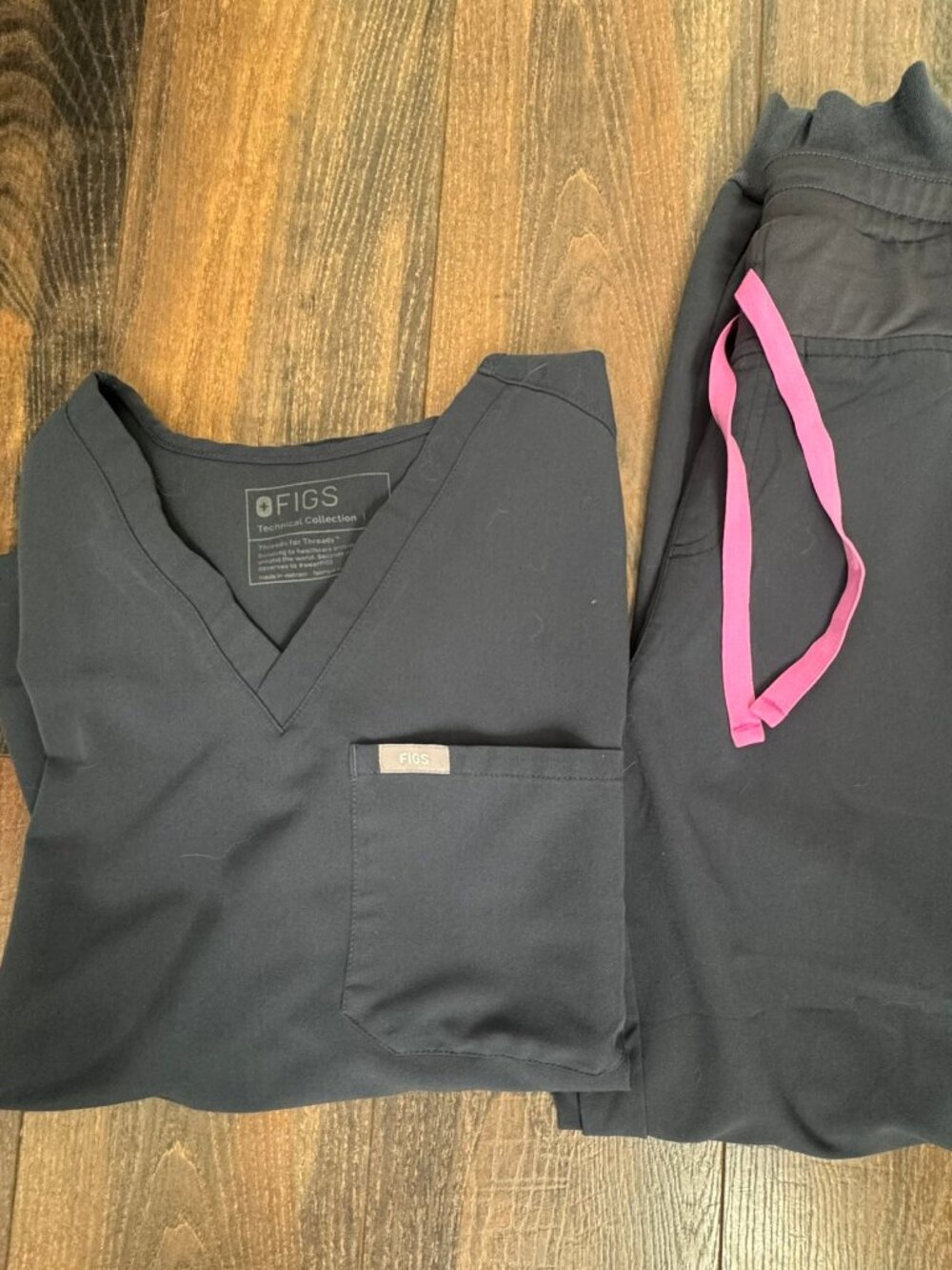 FIGS Night Sky Set: Catarina One-Pocket Top (S) & Zamora Joggers (M)